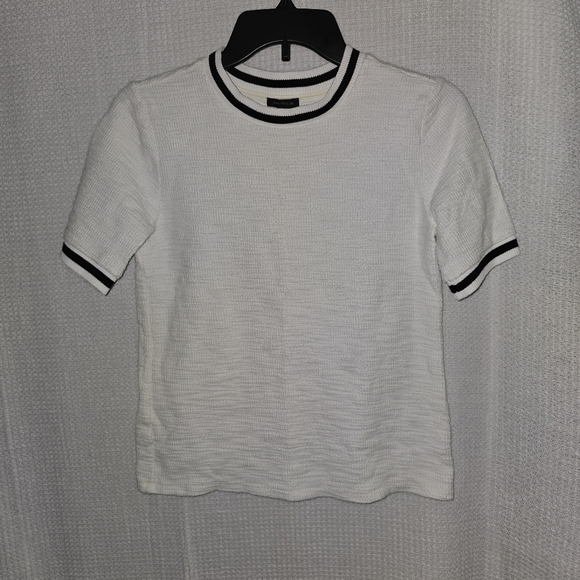 Ann Taylor Tops - Ann Taylor Sz. XS White Textured Short Sleeve Top with Black Trim Preppy Casual